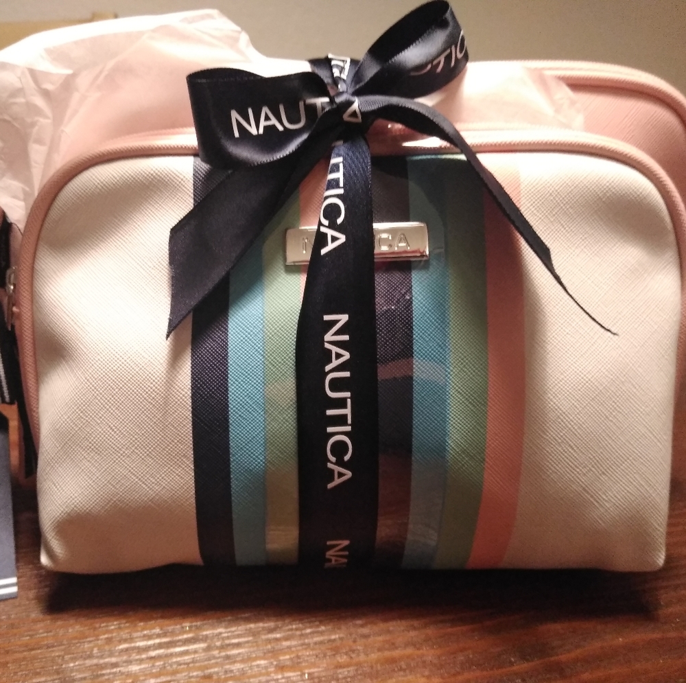 NAUTICA make-up bag small water bottle included